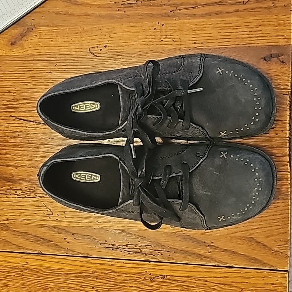 Keen Sierra charcoal black lace up oxfords size 8 1/2